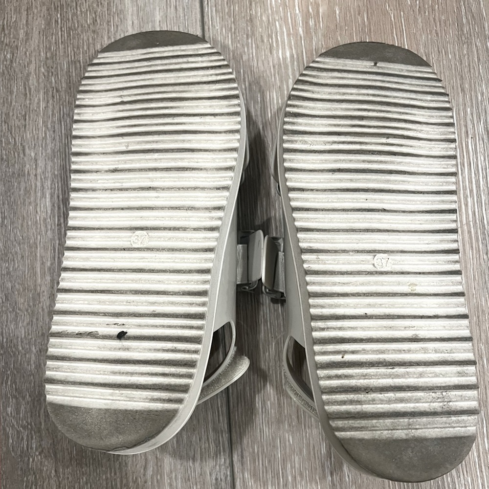 Sandals - Picture 2 of 2